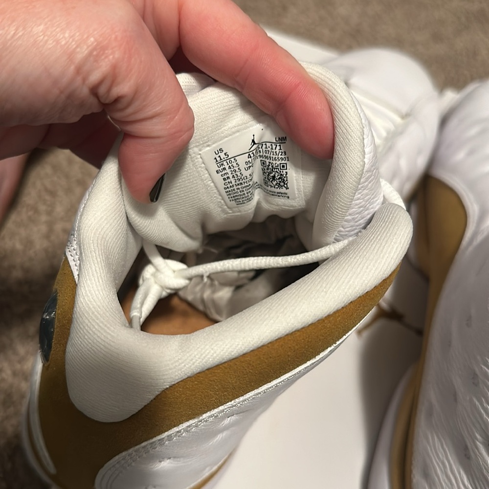 Air Jordan 13 retro size 11 1/2 white/wheat - Picture 11 of 13